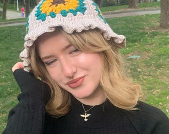 Daisy Motif Crochet Bucket Hat, Handmade Daisy Design, Colorful Crochet Bucket