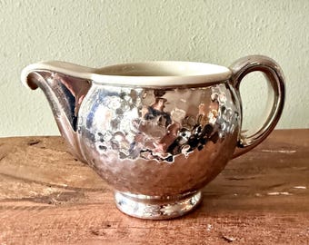 Jarra de crema vintage WMF con revestimiento de plata, jarra de cerámica plateada martillada de la década de 1950, jarra de crema de mediados de siglo, vajilla alemana, decoración Hollywood Regency.
