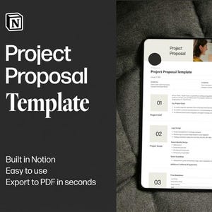Może przedstawiać: Tablet cyfrowy wyświetla szablon propozycji projektu. Ekran pokazuje dokument z ponumerowanymi sekcjami i nagłówkami. Po lewej stronie znajduje się tekst "Project Proposal Template" i logo Notion. Dodatkowy tekst to "Built in Notion, Easy to use, Export to PDF in seconds."