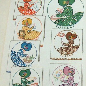 Peut inclure: Sept torchons de cuisine avec des motifs appliqués de femmes en robes et chapeaux de différentes couleurs. Chaque torchon représente un jour de la semaine : lundi, mardi, mercredi, jeudi, vendredi, samedi et dimanche.