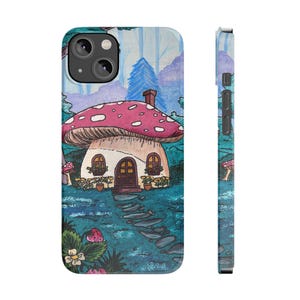 Peut inclure: Une coque de smartphone présentant une illustration colorée d'une maison en forme de champignon avec un grand chapeau rose à pois blancs, une porte marron et deux fenêtres. Le décor inclut un chemin de pierre, des fleurs jaunes et une forêt bleue.