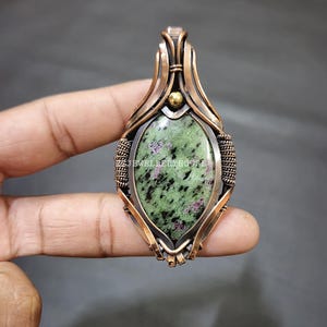 Schöner Rubin Zoisit Anhänger Handgemachter Schmuck Wire Wrapped Anhänger Anhänger Halskette für Geschenk
