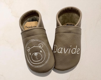 Gepersonaliseerde babyschoentjes met naam | Beer | Leren babyschoentjes | Zachte blotevoetschoentjes voor kinderen | Cadeau voor geboorte | Doop | Verjaardag | Handgemaakt