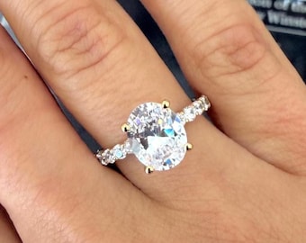 Anello di fidanzamento con diamante ovale Accent