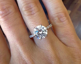 Anello di fidanzamento con sei punte rotonde e accenti