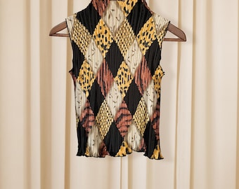 Vintage E.K. Designs Circus-Print Crinkle Sleeveless Top – XS/S (Polyester, Harlequin Pattern)