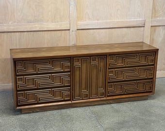 Mid Century Kommode mit Aufhängung