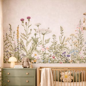 Botanische wilde bloemen behangmuurschildering, aangepaste bloemenweide muurkunst