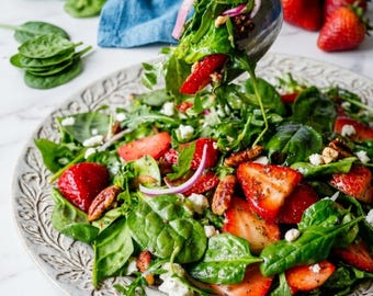 Spring Strawberry and Spinach Salad Recipe, Fresh Spring Salad, Easy Seasonal Recipe, Light Lunch Idea, Healthy Salad for Brunch or Dinner