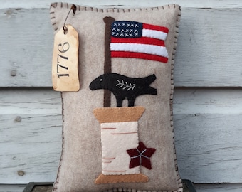 Primitive Americana Crow Sitting on a Thread spool with American flag Pillow/Tuck