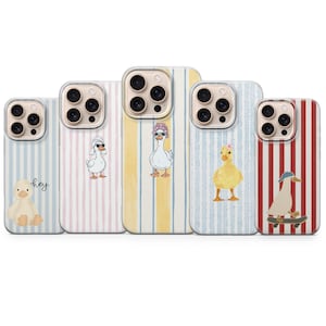 Pode incluir: Cinco capas de telefone com ilustrações de patos. As capas têm listras verticais em várias cores: azul, rosa, amarelo e vermelho. Cada capa apresenta um design de pato diferente, incluindo um pato com óculos de sol e um pato em um skate.