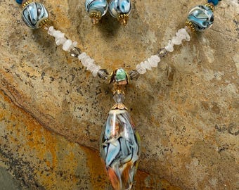 Conjunto de collar y pendientes de cuentas de vidrio soplado y cristales, cena crucero
