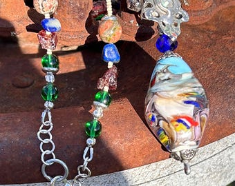 Collar artesanal de 4 elementos, cuentas de terrario, lampwork con piedras preciosas y cristales.
