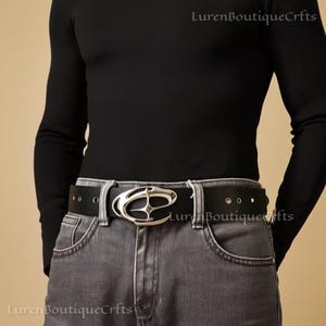 Cinturón con emblema cromado de estrella plateada Y2K/2000s / Cinturón futurista grunge plateado negro / Accesorio de moda punk unisex para ropa urbana, regalo de tendencia