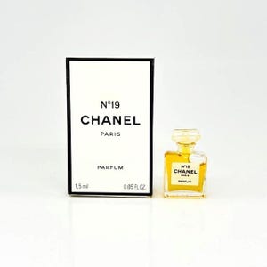 Chanel no 19 vintage - Etsy 日本