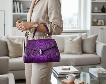 Bolso de mano de piel de pitón / Elaborado con precisión y realza la belleza