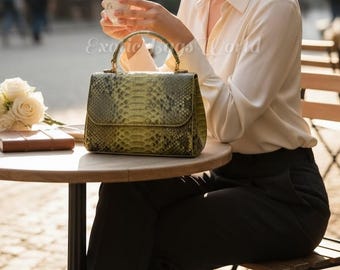 Bolso de mano de piel de pitón / Elaborado con precisión y realza la belleza