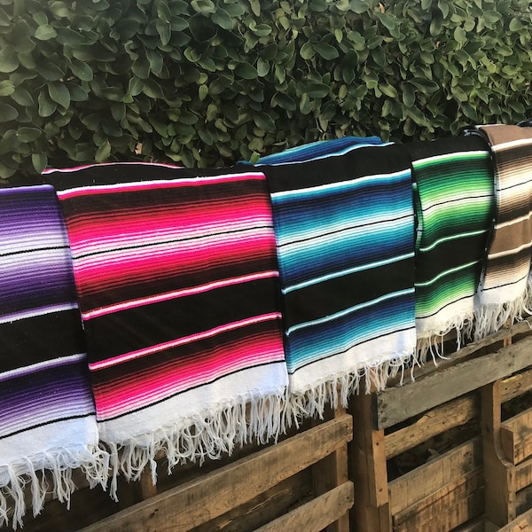 Les couvertures mexicaines tissées Serape authentiques les plus raffinées du Mexique XL 60 x 80 pouces plus pompons Couleurs vives et lumineuses du sud de la frontière !