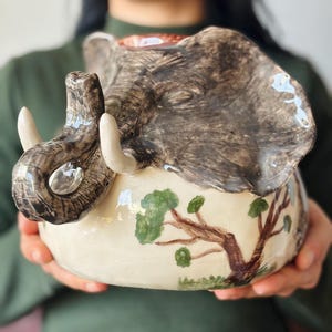 手作りの象の陶器花瓶 – サファリジャングルアニマル陶芸作品