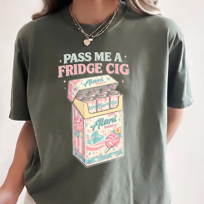Pass Me A Fridge Cig Shirt, Alani Energy Drink Tee, Funny Gym T-Shirt, Retro Graphic Streetwear, Comfort Colors Unisex Oversized Top bild 4