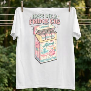 Pass Me A Fridge Cig Shirt, Alani Energy Drink Tee, Funny Gym T-Shirt, Retro Graphic Streetwear, Comfort Colors Unisex Oversized Top bild 5