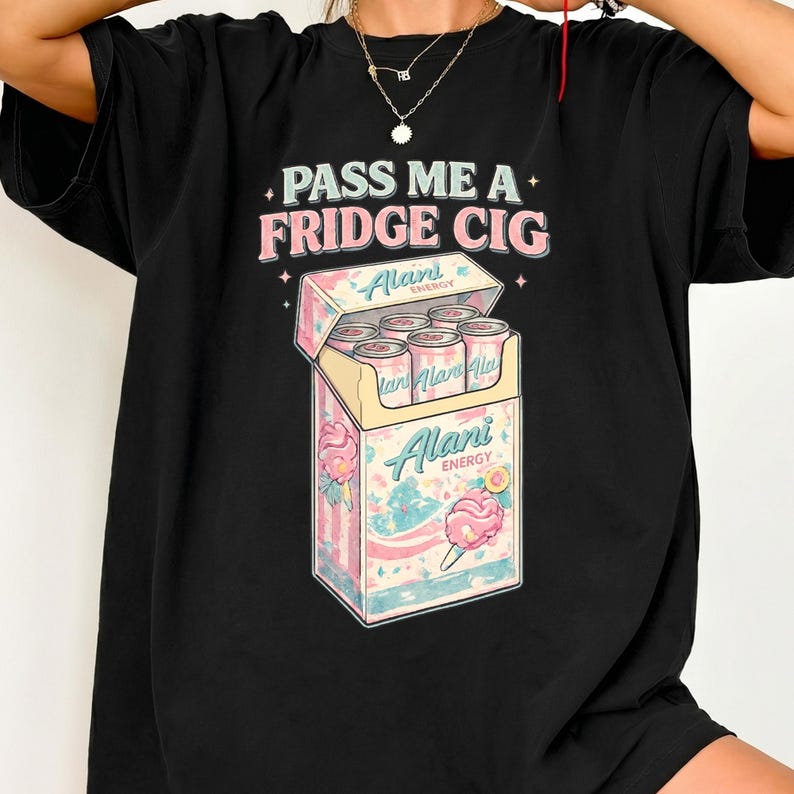 Pass Me A Fridge Cig Shirt, Alani Energy Drink Tee, Funny Gym T-Shirt, Retro Graphic Streetwear, Comfort Colors Unisex Oversized Top bild 2