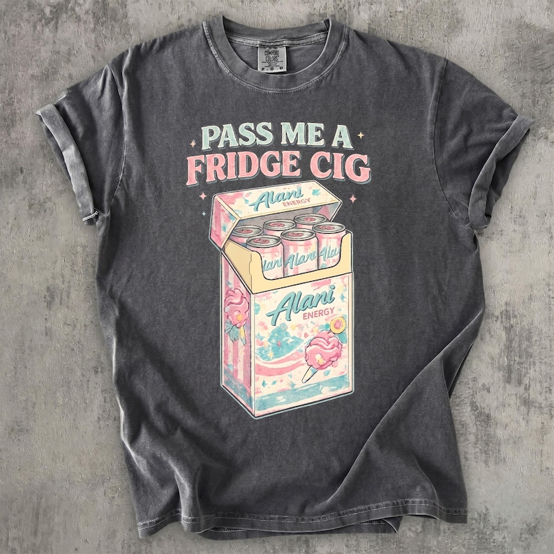 Pass Me A Fridge Cig Shirt, Alani Energy Drink Tee, Funny Gym T-Shirt, Retro Graphic Streetwear, Comfort Colors Unisex Oversized Top bild 1