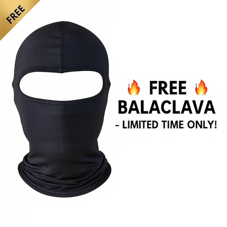 Peut inclure: Un passe-montagne noir avec une ouverture ovale pour les yeux et une couverture inf&eacute;rieure du visage et du cou. Le texte "FREE BALACLAVA - LIMITED TIME ONLY!" est affich&eacute; en noir et blanc avec des flammes.