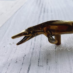 Mässingshandtag Shark till byrå: Nautisk skåpknopp, Möbelbeslag WM1869