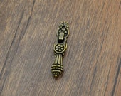 Antique Bronze Vintage Drop Dresser Pull Handle Knob Pulls Handles Small Cabinet Pull Handle Knobs Furniture Hardware QM041