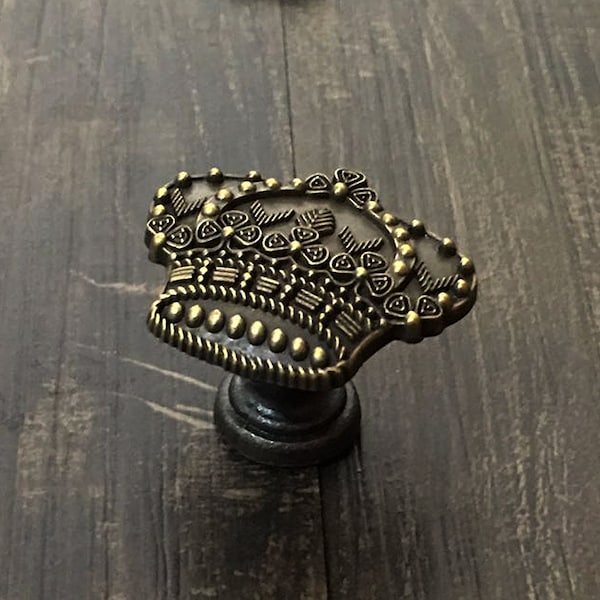 Crown Knob Cabinet Knob Dresser knobs Funiture Knob pull / Dresser Pull / Cabinet Knob / Furniture Decro