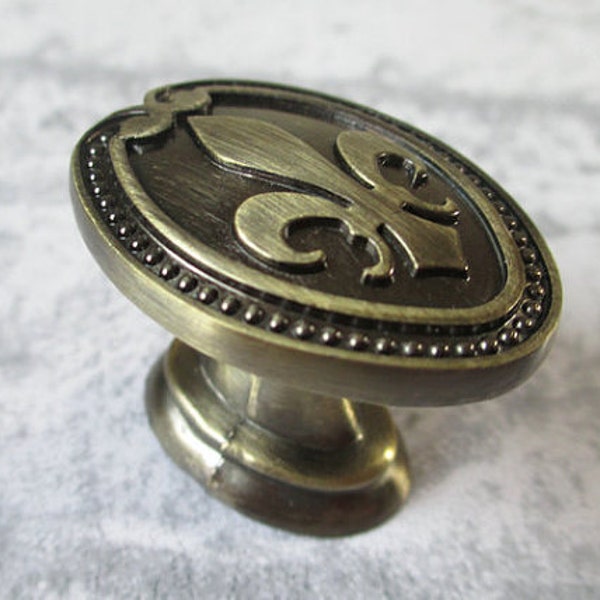 Fleur De Lis Metal Knobs Drawer Knob Dresser Knobs Cabinet Knobs / Kitchen Cabinet Knobs Pull Handle Decorative Furniture Hardware WM119