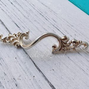 French Shabby Chic Dresser Drawer Pull Handle / Antique Silver Kitchen Cabinet Pull Handle Knob Furniture Hardware WM1285