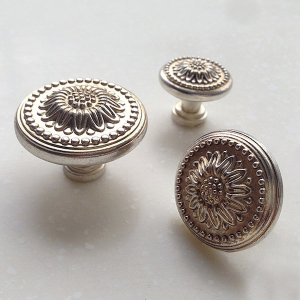 French Shabby Chic Dresser Knobs / Antique Silver Antique Bronze Kitchen Cabinet Pull Knobs Furniture Hardware LJ014