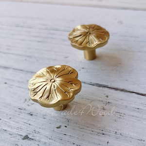 Flower Solid Brass Dresser Handle Pull Knob Pull Handle / Kitchen Cabinet Pull Handle Knob Furniture Hardware WM1792