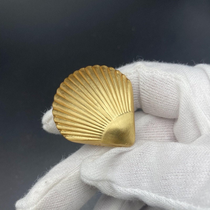 Brass Seashell Knob -  Canada