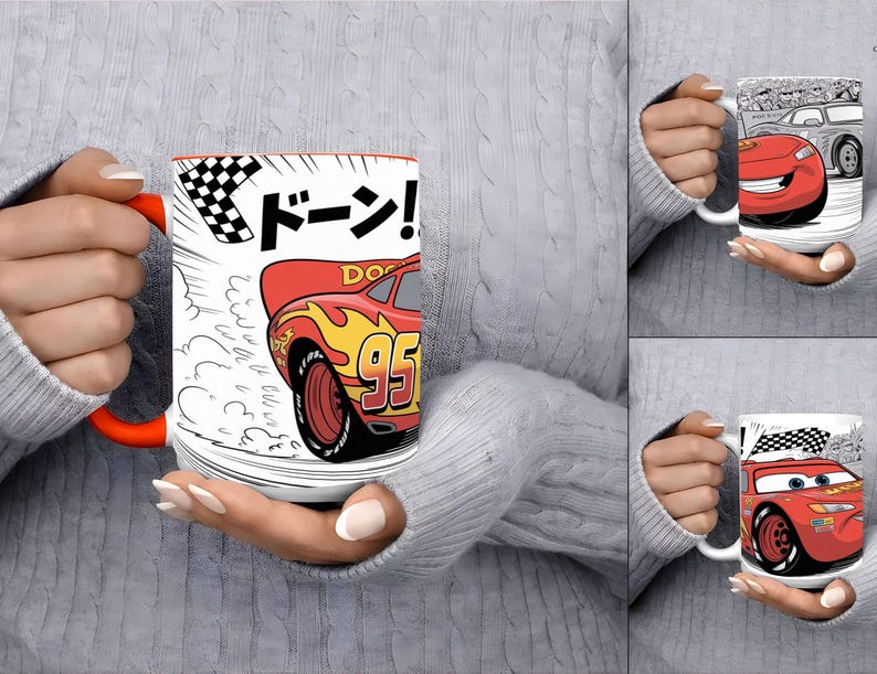 K&ouml;nnte beinhalten: Ein wei&szlig;er Keramikbecher mit orangefarbenem Henkel, der ein rotes Rennauto mit gelben Flammen und der Nummer 95 zeigt. Das Design umfasst eine Zielflagge, Bewegungslinien und den japanischen Schriftzug "Doon!" in fetten schwarzen Buchstaben.