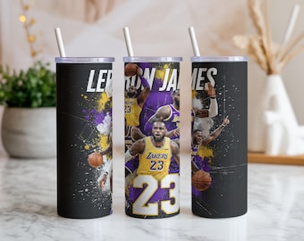 Adesivo per bicchiere termico "Leggenda del basket" in formato PNG, design a sublimazione slim da 20 oz, adesivo per bicchiere sportivo viola e oro, regalo per atleti e tifosi, download immediato.
