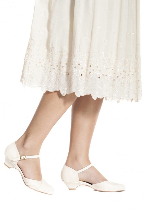 Cream shoes low heel Clearance