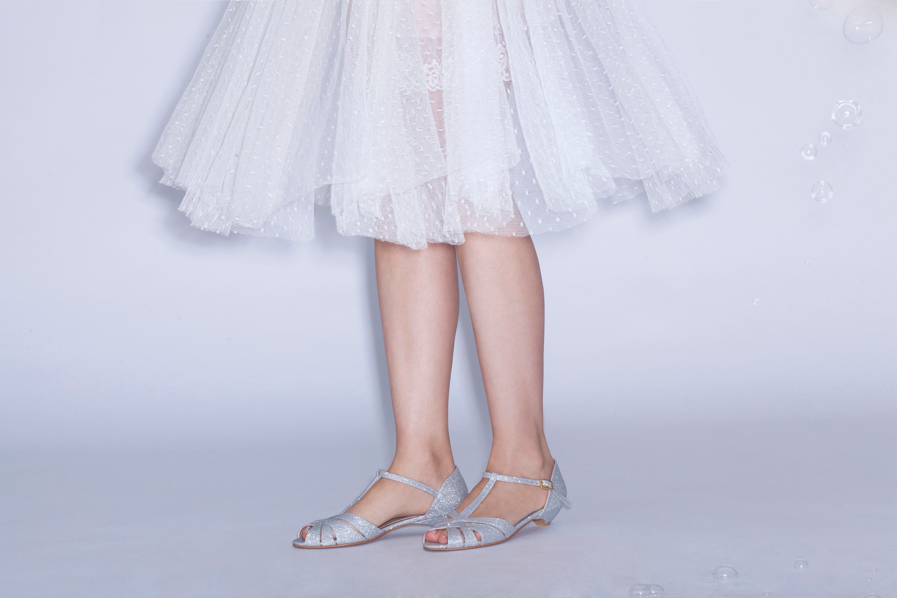 comfortable silver sandals low heel