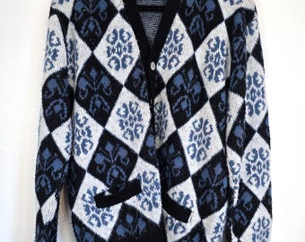 Vintage 1950's early 60's Arrow SKI LODGE Men's L button front cardigan sweater! V neck, orlon acrylic, black white blue and pink argyle!