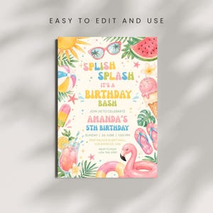 Könnte beinhalten: Eine farbenfrohe Einladung für eine Geburtstagsparty mit Sommerthema. Das Design beinhaltet Illustrationen von Sonne, Sonnenbrille, Wassermelone, Eiscreme und einem Flamingo. Der Text lautet "Splish Splash It's a Birthday Bash" und enthält die Eventdetails.