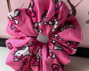 Übergroße rosa Katze Scrunchie XL | Süßes Katzenhaargummi | Handgemachter Baumwolle Haargummi | Lustiges Tierhaar-Accessoire