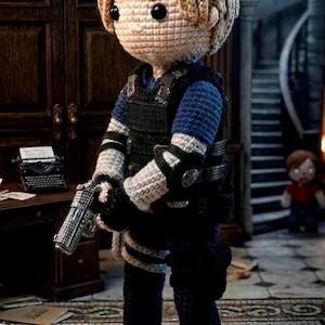 アライグマのタクティカルオフィサーかぎ針編みパターン：詳細な警察編みぐるみPDF、サバイバルホラー風ぬいぐるみ、ゲーマーギフト、シティガーディアンデジタル