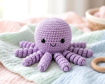 Laag naaien lavendel gehaakte octopus pluche, zacht amigurumi oceaan dier decor, handgemaakt zintuiglijk babyspeelgoed, kleine paarse gevulde poes, kawai pdf