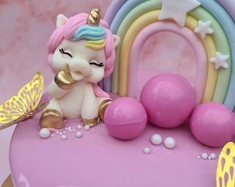 Fondant unicorn cake toppers