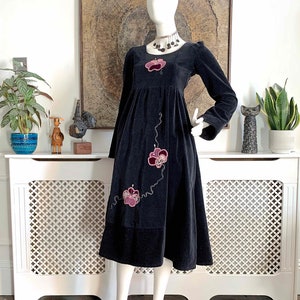 Vintage 70s Appliqué Velvet Folk Folklore Empire Bodice Dress // Bell Trumpet Sleeves // Cottagecore Cottage Peasant Hippie Hippy Prairie