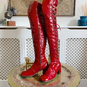 Vintage 1960s Thigh Boots in Lipstick Red Patent Leather w Side Lacing Metal Eyelets // Italian Made // US 6 UK 4.5 EU 37.5 // Go Go Fetish image 10