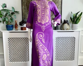 Vintage jaren 60/70 Indiase katoenen paarse geborduurde maxi-jurk kaftan//jaren 1970 1960 hippie boho boho festival