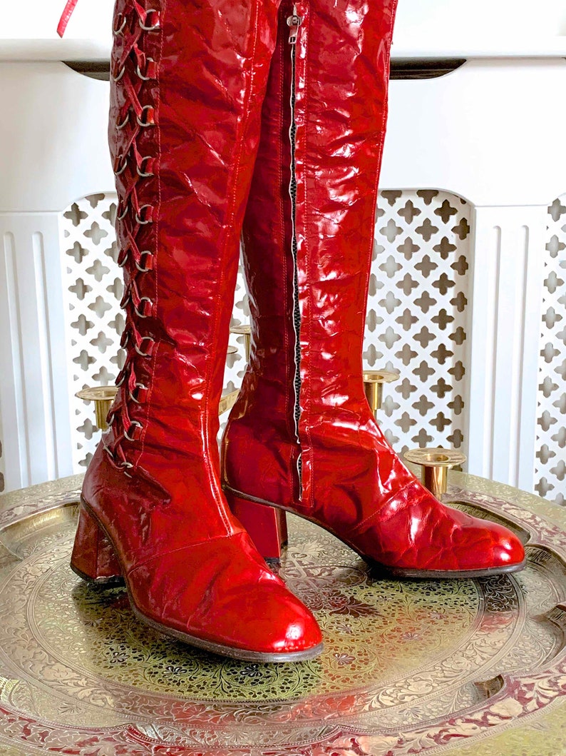 Vintage 1960s Thigh Boots in Lipstick Red Patent Leather w Side Lacing Metal Eyelets // Italian Made // US 6 UK 4.5 EU 37.5 // Go Go Fetish image 4